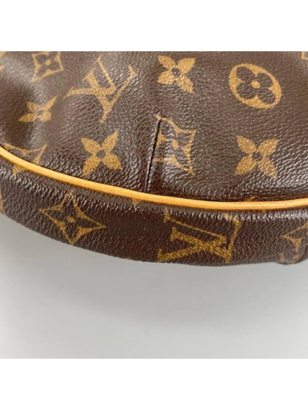 Louis Vuitton Croissant MM Shoulder Bag Monogram Canvas Brown